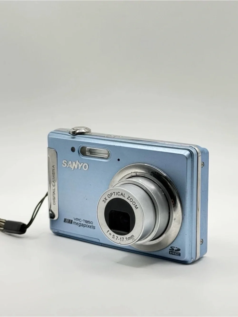 Sanyo Compact Digital Camera in Light Blue - 8.1 MP, 3x Optical Zoom